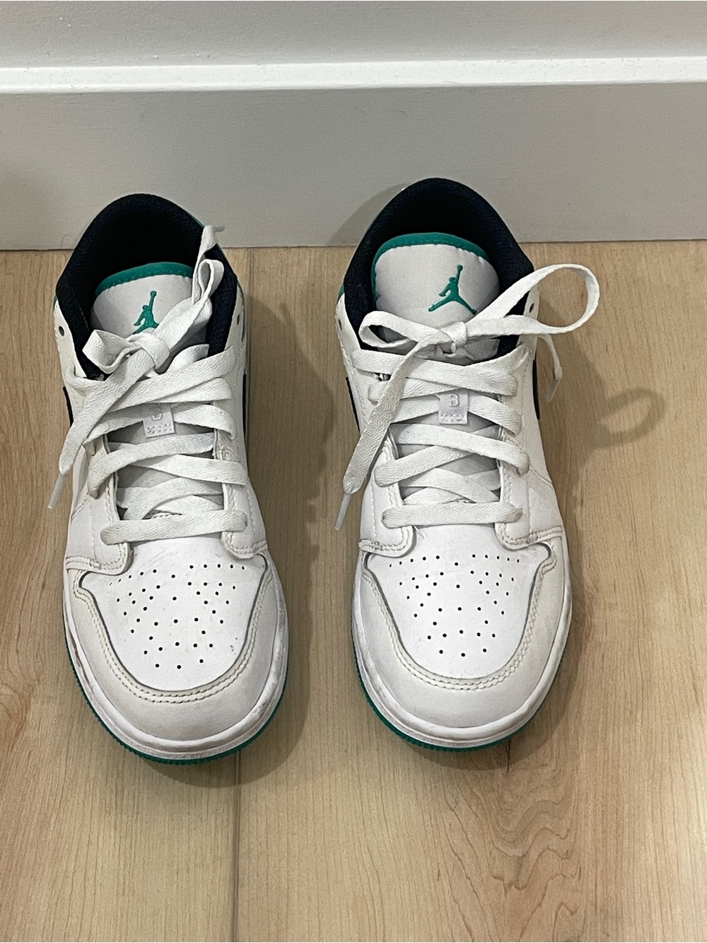 Jordan AJ Low - White/Pine Green